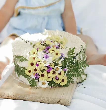 Cake with the newborn